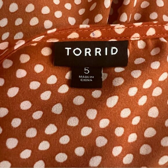 Torrid Georgette Pintuck V-Neck Top 5 - Picture 9 of 10